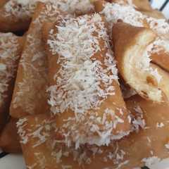 Una foto de Bocaditos rellenos de mermelada de naranja y coco rallado