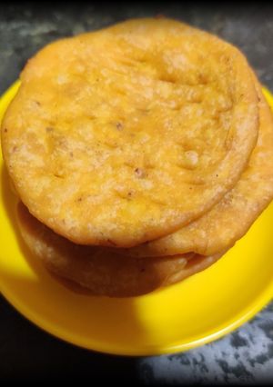 તીખી ફરસી પૂરી (Tikhi Farsi Puri Recipe In Gujarati) રેસીપી મુખ્ય ફોટો