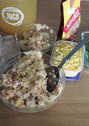 Una foto de Tacos de harina integral, rellenos de arroz integral y verduras súper saludables