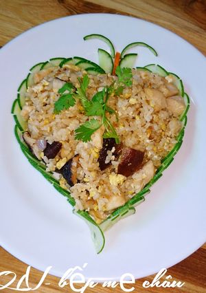 Hình của món Cơm chiên gà nấm đông cô.