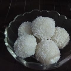 A picture of Coconut Laddu.