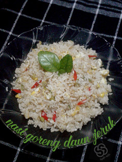 Foto resep Nasi goreng daun jeruk
