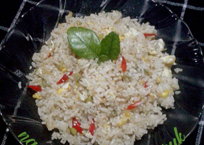 Nasi goreng daun jeruk