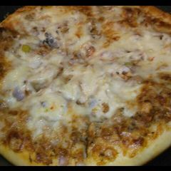 A picture of Chicken Malai Tikka Pizza.