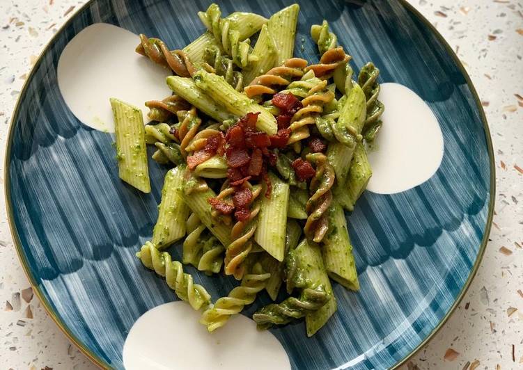 Easiest Way to Make Quick Pasta al pesto (Nut-less)