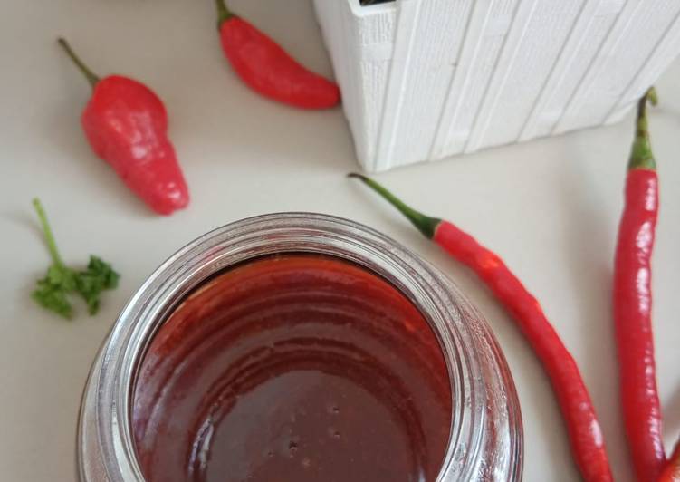 Saus Sriracha Pedas Menggoda