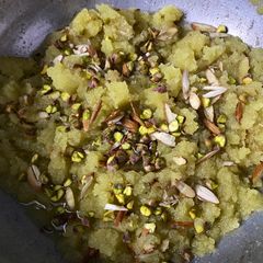 A picture of Suji danedar halwa.