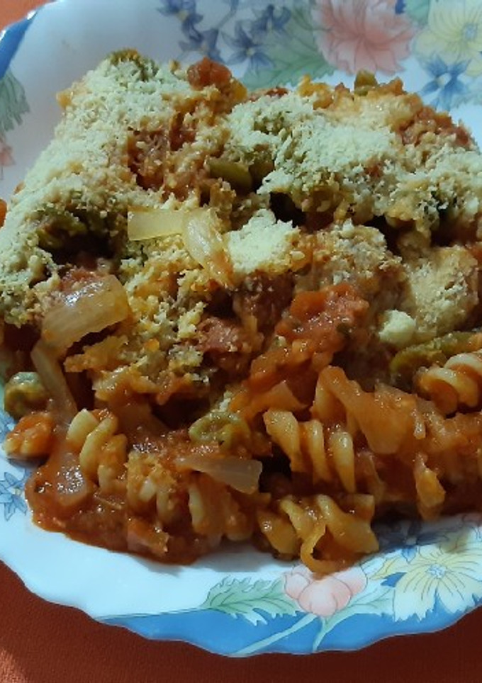 Una foto de Espirales con chorizo y alcaparras