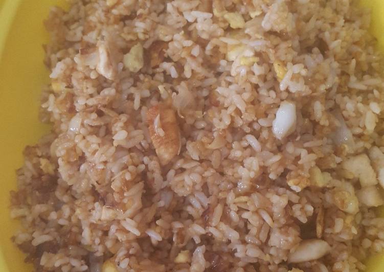 Langkah Mudah Menyiapkan Nasi goreng ayam Enak Banget