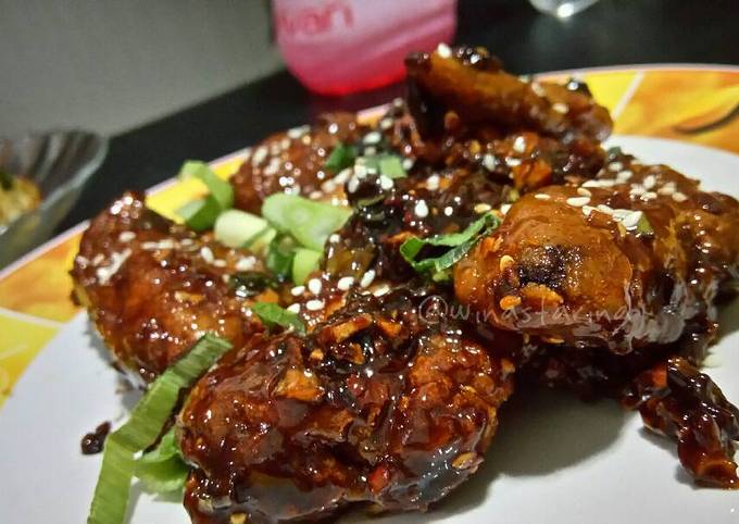 Wajib coba! Resep buat Korean Sweet Spicy Chicken Wings (Dakgangjeong)  nikmat