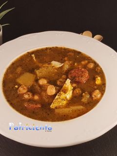 Una foto de Potaje de garbanzos con espinacas