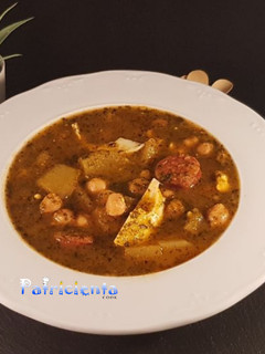 Una foto de Potaje de garbanzos con espinacas