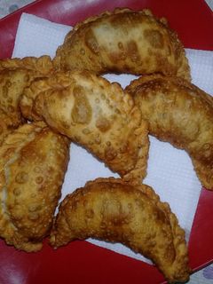 Una foto de Empanadas de carne fritas...😋
