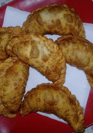 Una foto de Empanadas de carne fritas...😋
