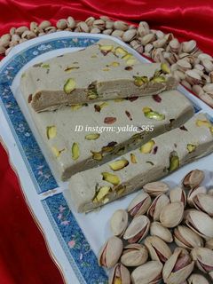 عکسی از دستور حلوا شکری پسته‌ای