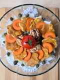 Ensalada de tortilla francesa, palmitos, zanahoria, nueces, alcaparras y semillas de calabaza 🥗