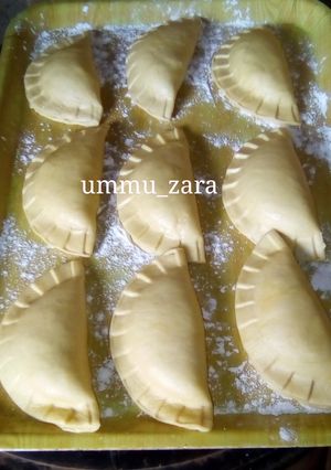 A picture of How to use meat pie cutter.