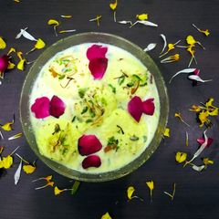 A picture of Kesar rasmalai 🥛🥛.