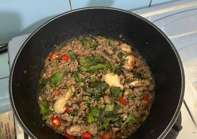 Resep Pad Kra Pao a.k.a Thai Basil Beef 🇹🇭 oleh Rusma Megasari - Cookpad