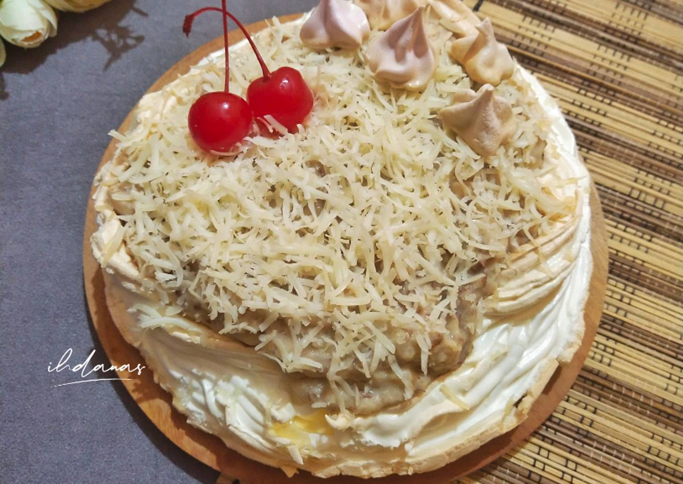 Red Bean Cheese Pavlova