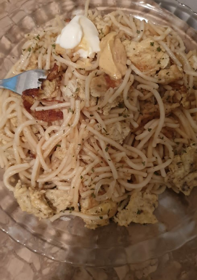 Una foto de Huevos revueltos con espaguetis