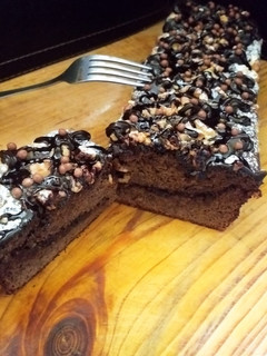 Una foto de Brownie con frijoles negros