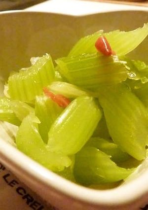 A picture of Very easy celery pickles in 20 minutes.