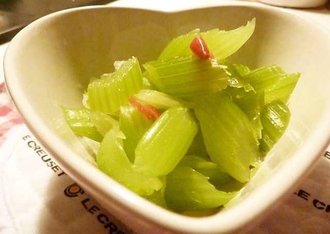 Recipe of Homemade Very easy celery pickles in 20 minutes