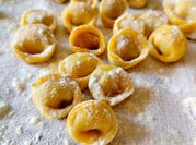 Una foto di impasto pasta fresca