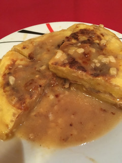 Una foto de Tortilla de patatas con cebolla en salsa