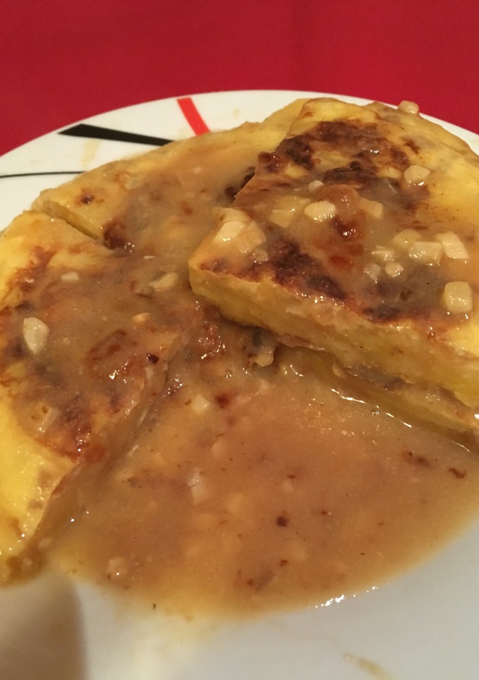 Una foto de Tortilla de patatas con cebolla en salsa