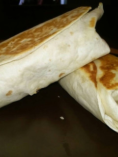Una foto de Burritos de Pollo y Chorizos