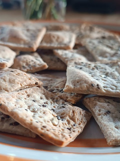 Una foto de Galletitas "Crackers" muy fáciles, crocantes y con pocos ingredientes