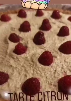 Une photo de Tarte citron framboises crue 🍰