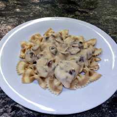Una foto de Farfalle de boletus con salsa de parmesano y champiñones