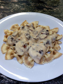 Una foto de Farfalle de boletus con salsa de parmesano y champiñones