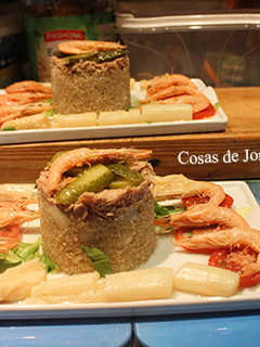 Una foto de Quinoa con wakame y gambas saladas