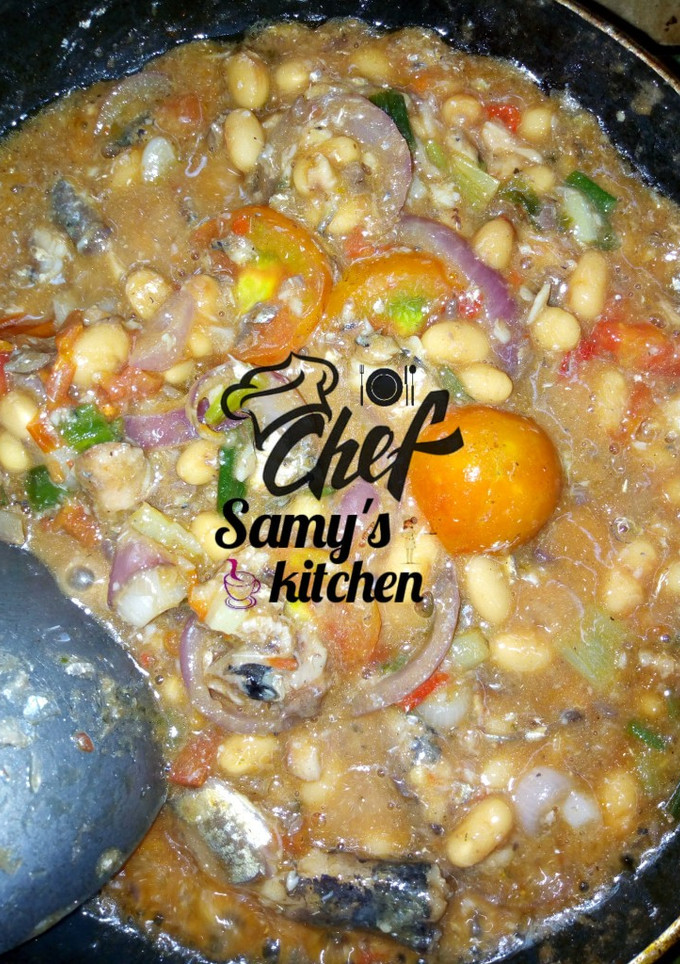 A picture of Simple baked bean source.