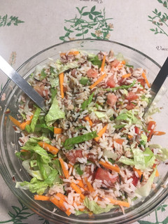 Una foto de Ensalada de arroz y atún
