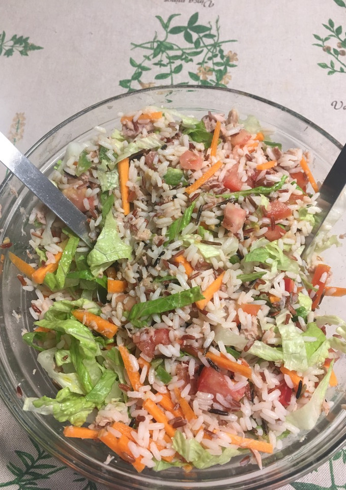 Una foto de Ensalada de arroz y atún