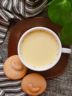 عکسی از دستور شیر زعفران عسلی