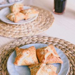 "Samsa" or Samosa with chicken A picture of "Samsa" or Samosa with chicken.