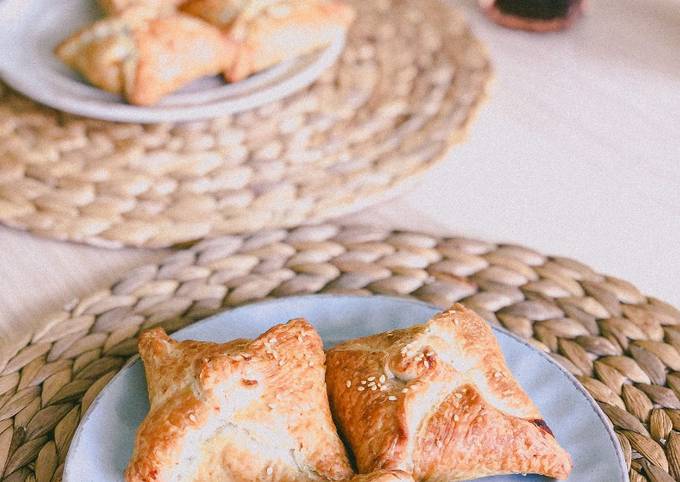 Step-by-Step Guide to Make Super Quick Homemade &#34;Samsa&#34; or Samosa with chicken