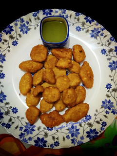 A picture of Moong dal pakoda.