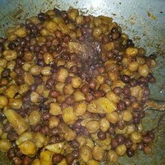 A picture of Chana aloo.