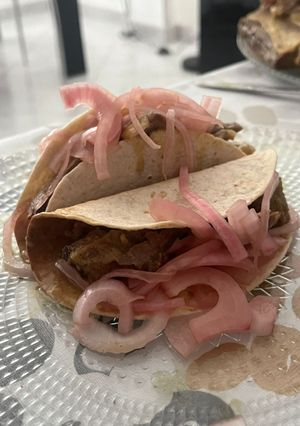 Una foto de Taco de costilla de vaca adobada con miel y vermut de Reus