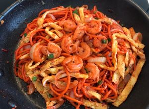 Hình của món Mì xào tôm trứng.