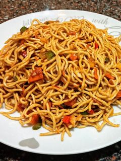 नूडल्स (noodles recipe in marathi) रेसिपी चे मुख्य फोटो