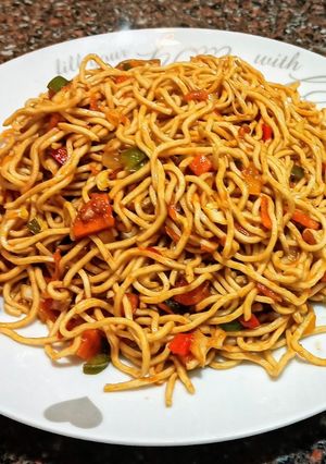 नूडल्स (noodles recipe in marathi) रेसिपी चे मुख्य फोटो 