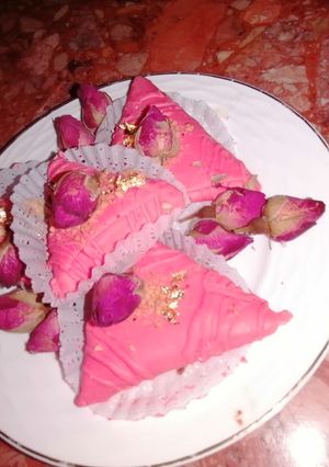 Une photo de Samsa avec les feuilles de bricks farcies aux amandes